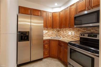 Main picture of 2426 SE 17th St