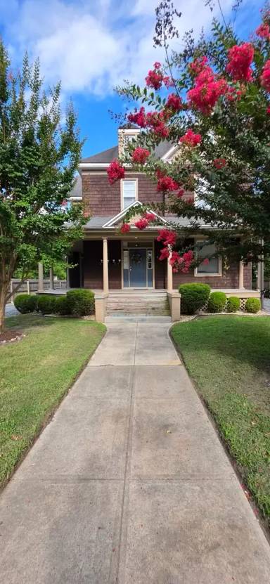 Main picture of 713 Camden Ave