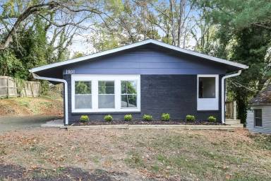 Main picture of 1901 Larkin St