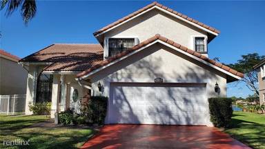 Main picture of 8721 SW 14th St