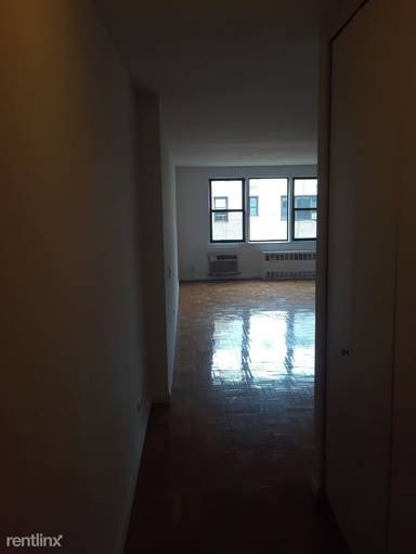 Main picture of 150 E 18th St Apartments