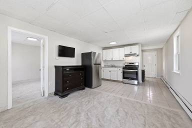 Main picture of 805 W New York Ave