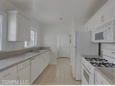 Main picture of 4501 1/2 Maplewood Ave