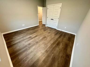 Main picture of 858 W Main St