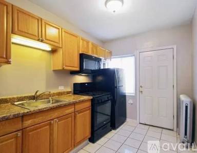 Main picture of 1338-54 W Argyle St