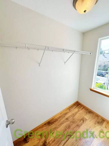 Main picture of 5722 NE 30th Ave