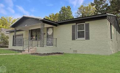 Main picture of 107 E Elm St