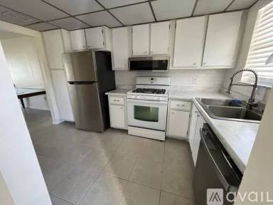 Main picture of 5925 Shore Blvd S