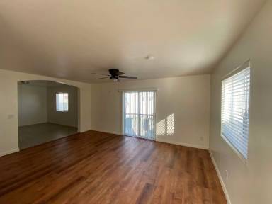 Main picture of 762 W 21st St