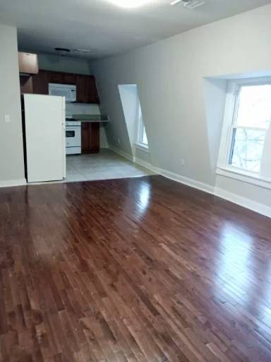 Main picture of 779 S Main St
