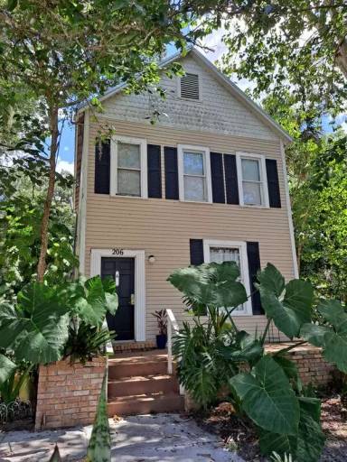 Main picture of 206 E Howry Ave