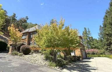 Main picture of 20 Oak Crest Ln