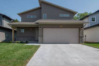 Main picture of 1205 E Paragon