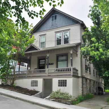 Main picture of 211 Williams St