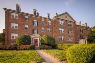 Main picture of 2590 N Moreland Blvd