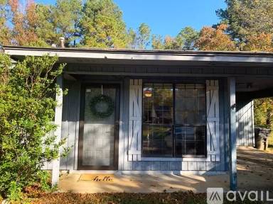 Main picture of 907 Laura Ln