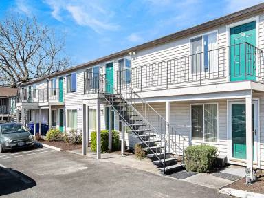 Main picture of 4039 SE Holgate Blvd