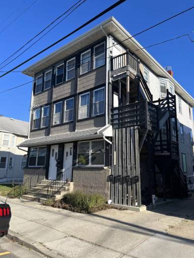 Main picture of 225 E Cresse Ave