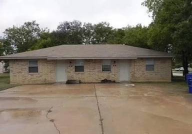Main picture of 605 Hackberry St