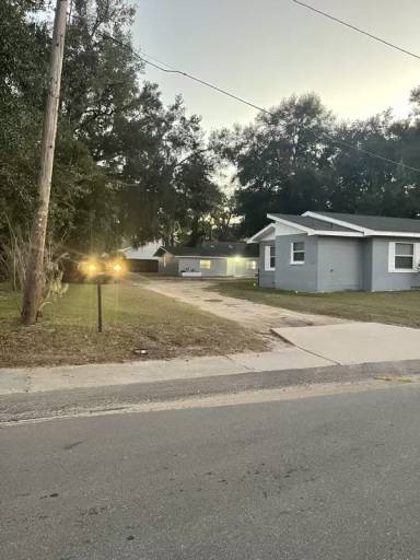 Main picture of 1335 E Bay St