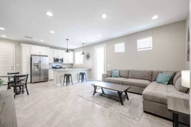 Main picture of 15773 W Kendall St