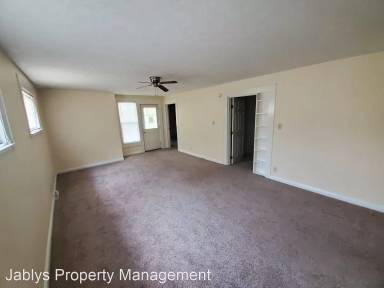 Main picture of 908 College Dr