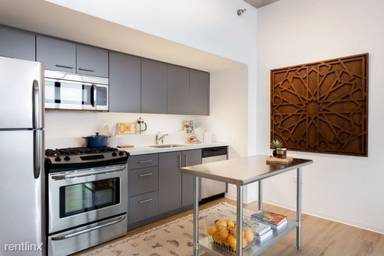 Main picture of 1601 W Division St
