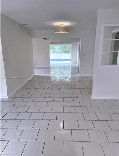 Main picture of 4220 SW 14th St