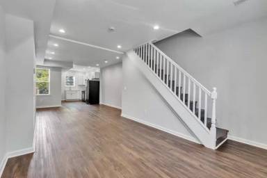 Main picture of 3334 W Caton Ave