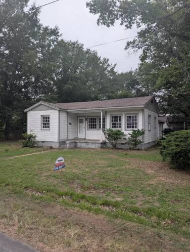 Main picture of 3500 S Poplar St