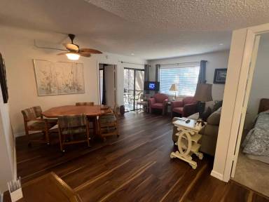 Main picture of Oaks III Condominium