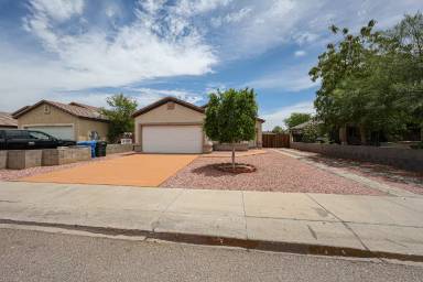 Main picture of 619 N 70th Ave