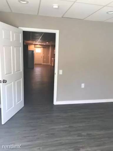 Main picture of 801 W Main St