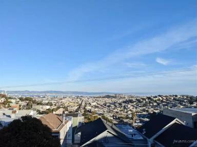 Main picture of 8 Clayton St