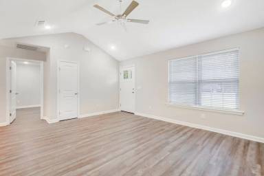 Main picture of 521 Church Cir