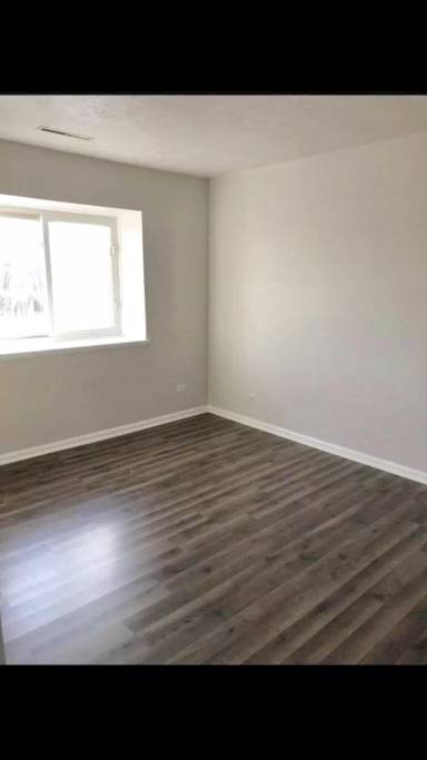 Main picture of 1121 S Curtis Ave