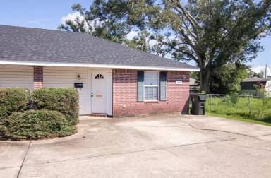 Main picture of 3801 Common St