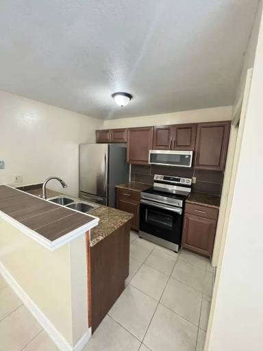 Main picture of 814 W Tiffany Dr