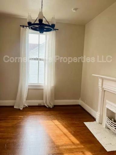 Main picture of 319 W 14th St