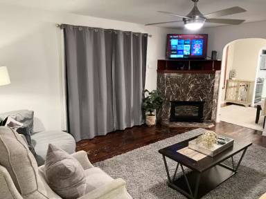 Main picture of 922 N 28th Pl
