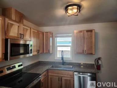 Main picture of 1640 S St