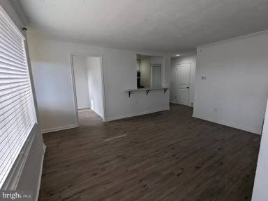 Main picture of 7112 Donnell Pl