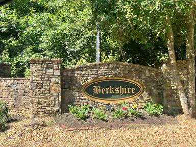 Main picture of 220 Berkshire Dr