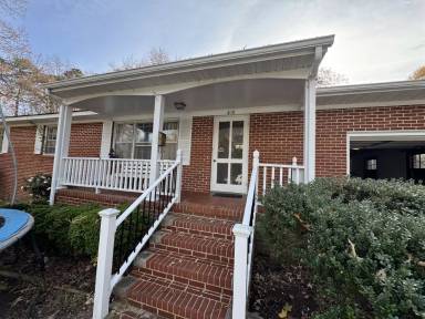 Main picture of 408 E Simmons Ave
