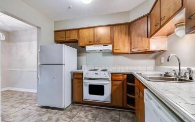 Main picture of 211 Versailles Blvd