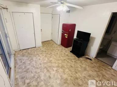 Main picture of 1701 W Roosevelt Rd