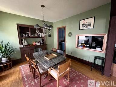 Main picture of 305 W 27th St