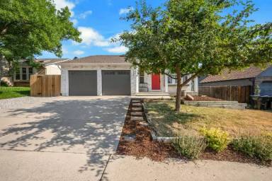 Main picture of 10950 W 64th Pl
