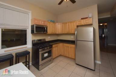 Main picture of 950 W Addison St