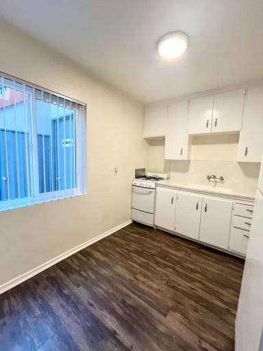 Main picture of 4438 Kansas St